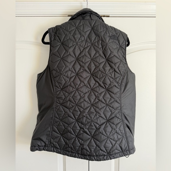 NWOT North Face vest - Picture 3 of 3